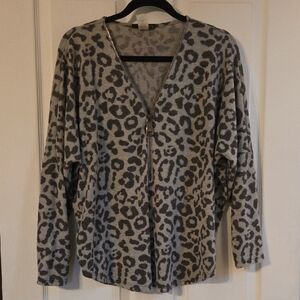 Spectacular Ariella Dolman Sleeve Grey Cheeta Print Knit Top.